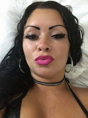 Fatoumia erotic massage in La Mesa and escort girl